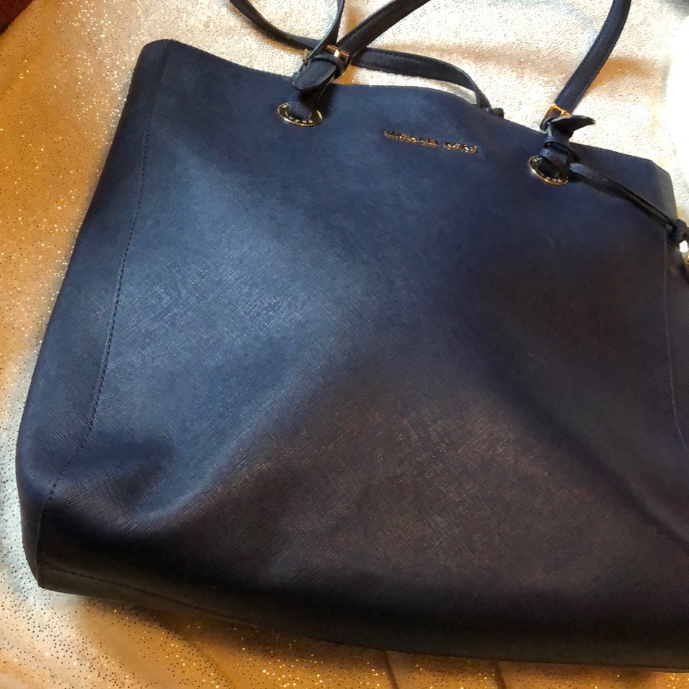 Navy blue Michael Kors bag. - Picture 8 of 8